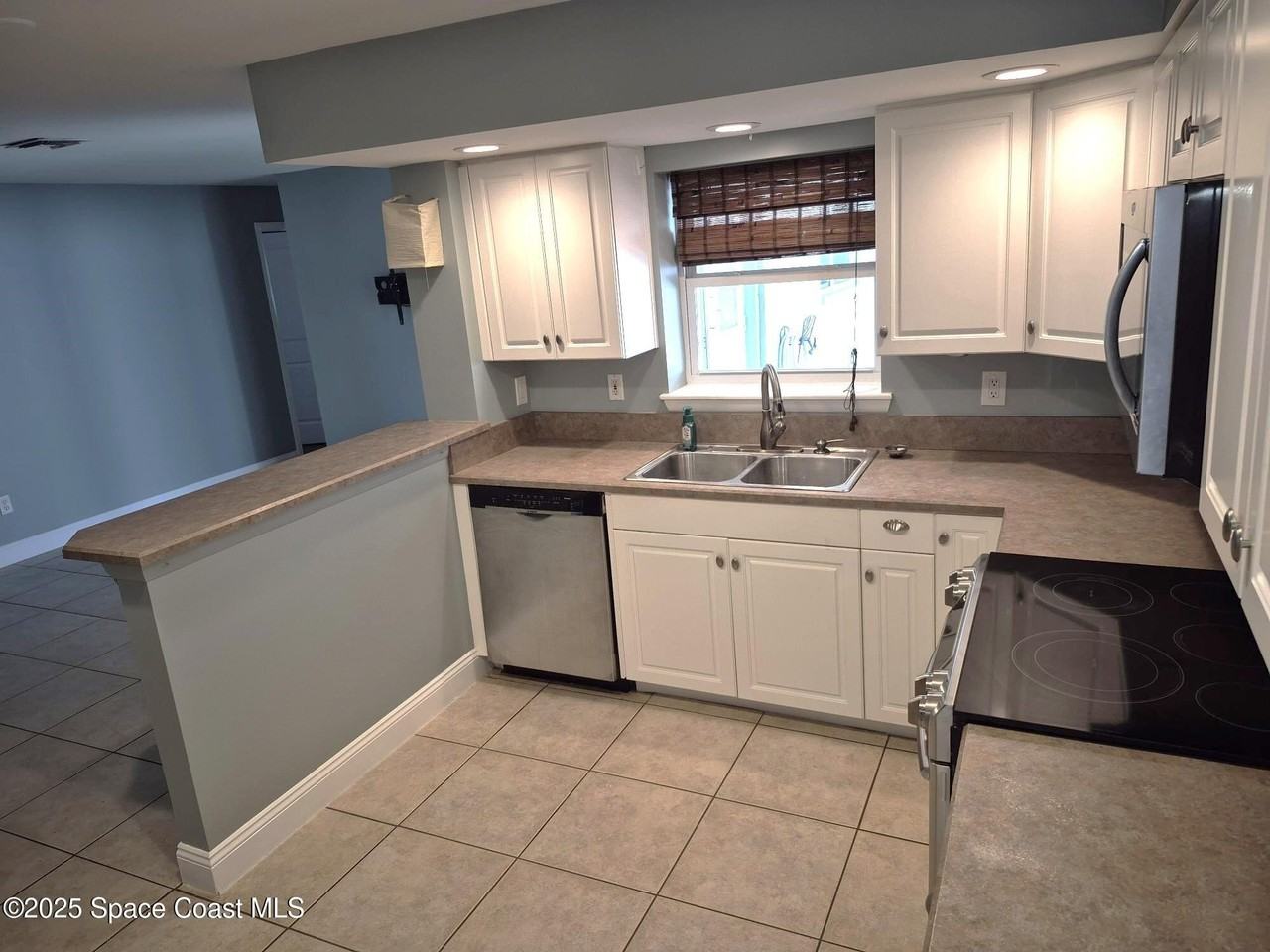 120 Holiday Ln - Photo 4 of 49