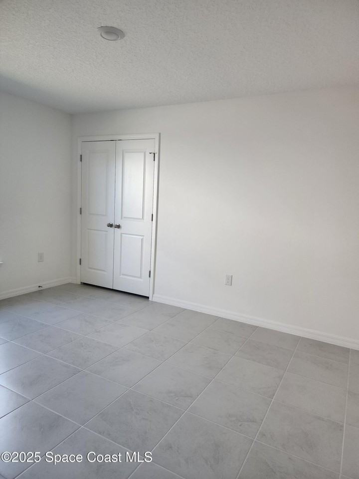 2211 San Filippo Dr Se - Photo 3 of 8