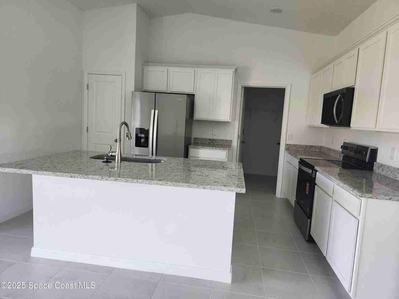 2211 San Filippo Dr Se - Photo 6 of 8