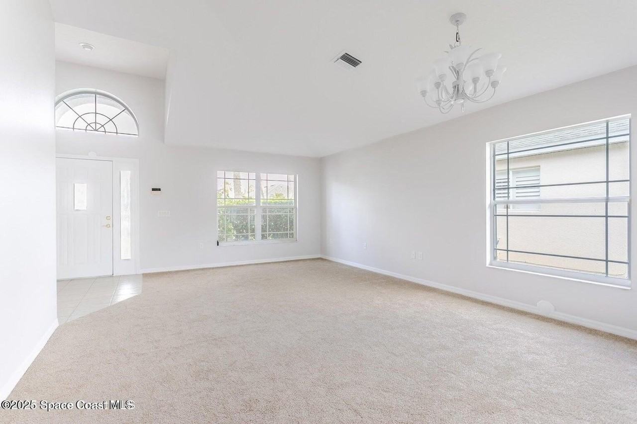 621 Misty Creek Dr - Photo 2 of 33