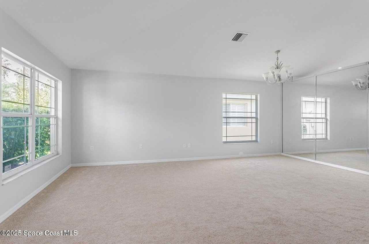 621 Misty Creek Dr - Photo 3 of 33