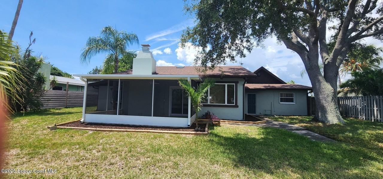 1041 Bali Rd - Photo 2 of 23