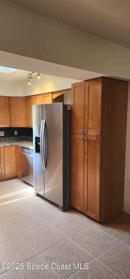 1041 Bali Rd - Photo 5 of 23