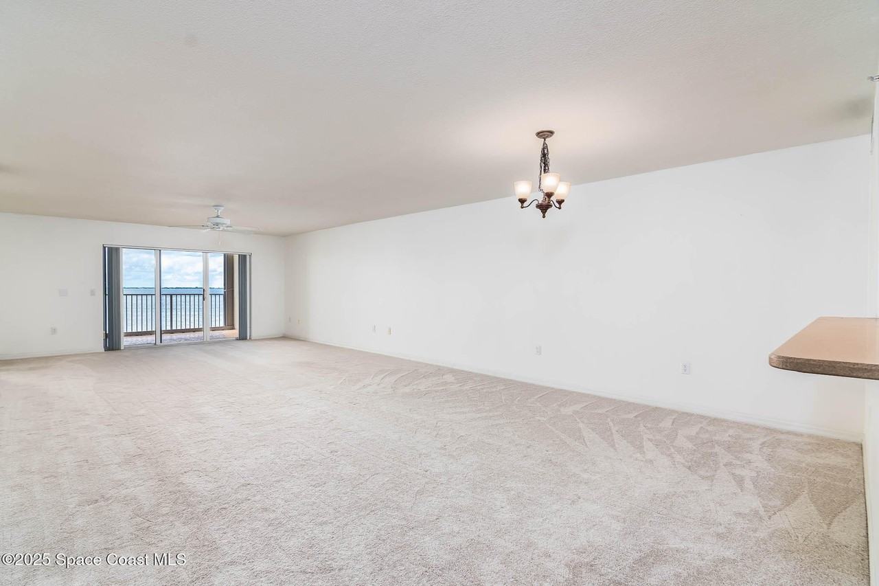 7048 Sevilla Ct Unit 402 #402 - Photo 6 of 27