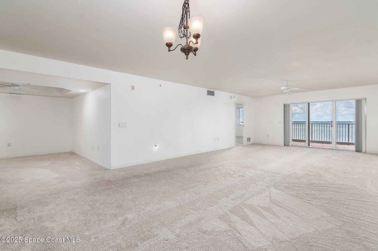 7048 Sevilla Ct Unit 402 #402 - Photo 7 of 27