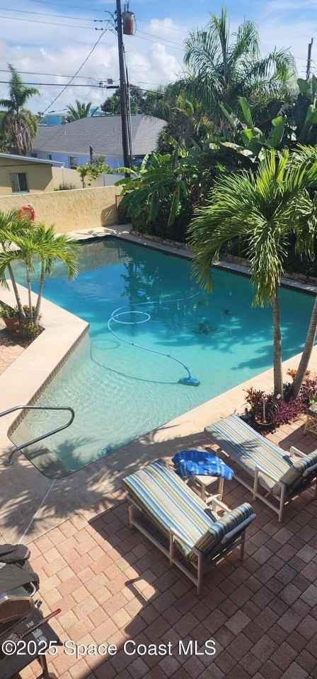 202 Pierce Ave - Photo 2 of 17