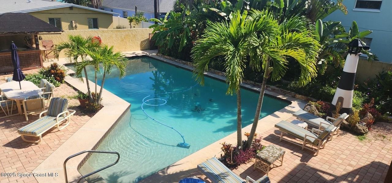 202 Pierce Ave - Photo 3 of 17