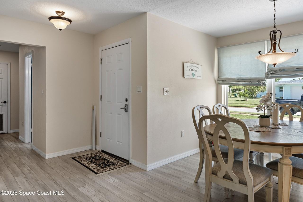 116 Royal Palm Ave - Photo 4 of 20