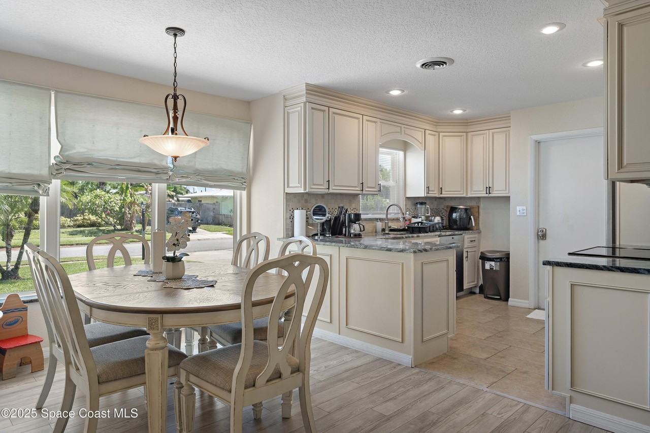 116 Royal Palm Ave - Photo 5 of 20