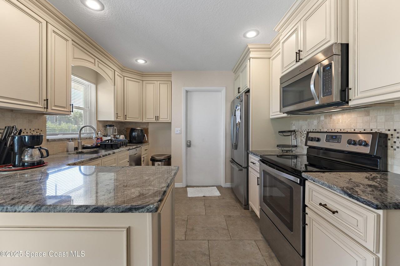 116 Royal Palm Ave - Photo 6 of 20