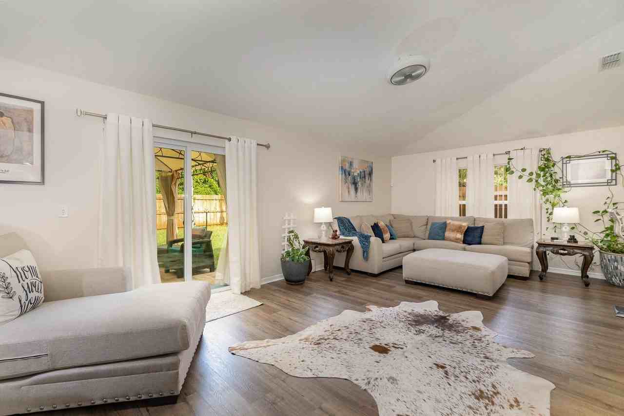 1736 Vista Lake Cir - Photo 2 of 28