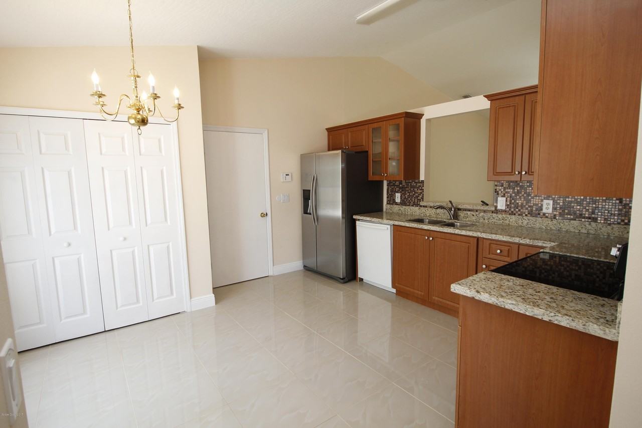 207 Gates St Sw - Photo 2 of 18