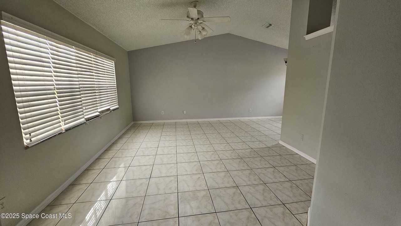 2701 Planet Ave Se - Photo 3 of 15