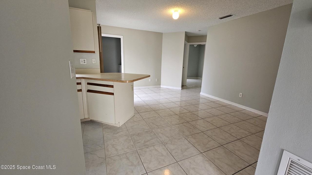 2701 Planet Ave Se - Photo 6 of 15