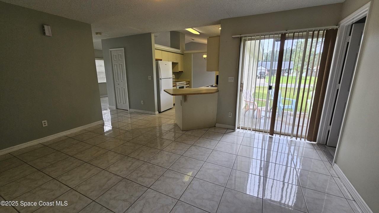 2701 Planet Ave Se - Photo 7 of 15