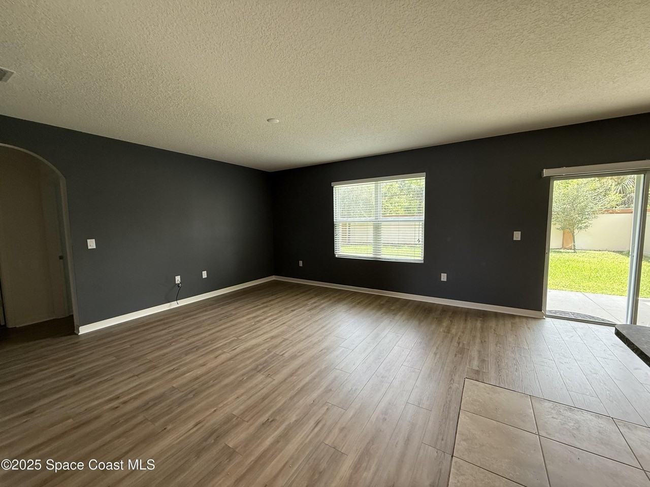 137 Sutherland Dr Sw - Photo 7 of 24