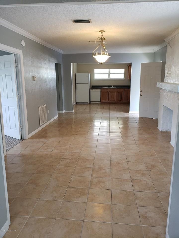 1011 Hopkins Avenue #C - Photo 6 of 12