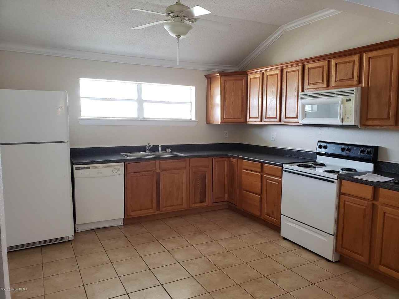 1011 Hopkins Avenue #C - Photo 7 of 12