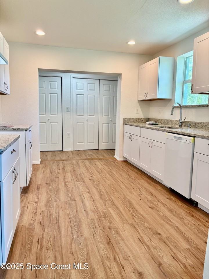 918 Wager Ave - Photo 2 of 10