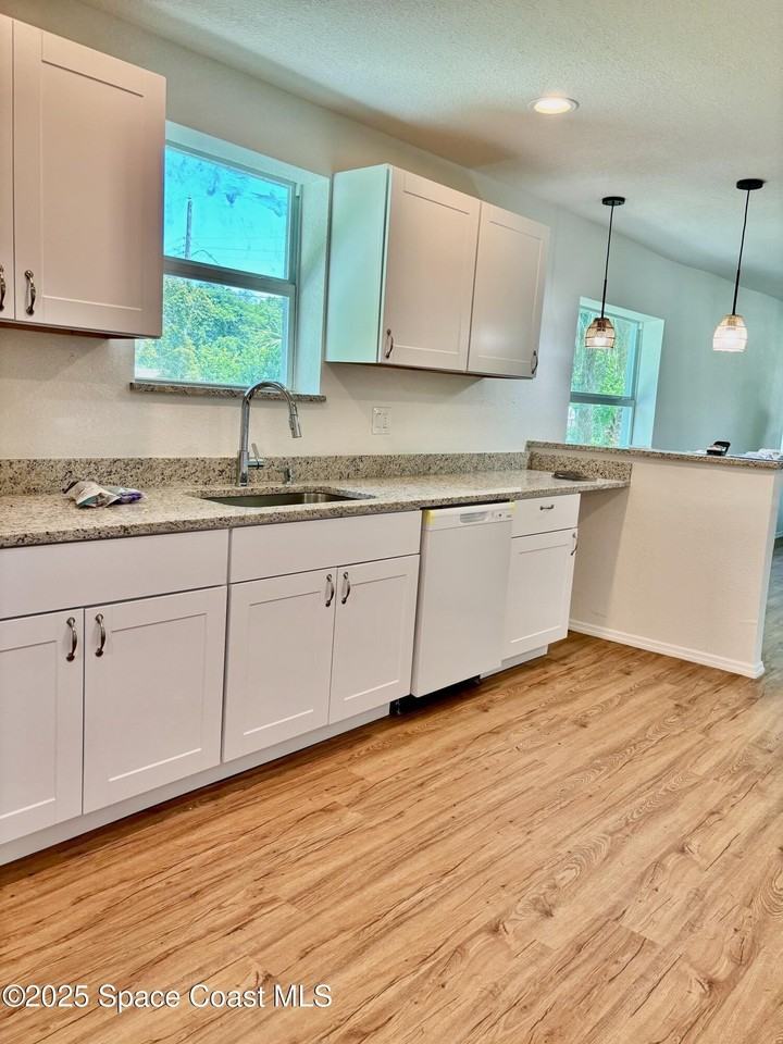 918 Wager Ave - Photo 3 of 10