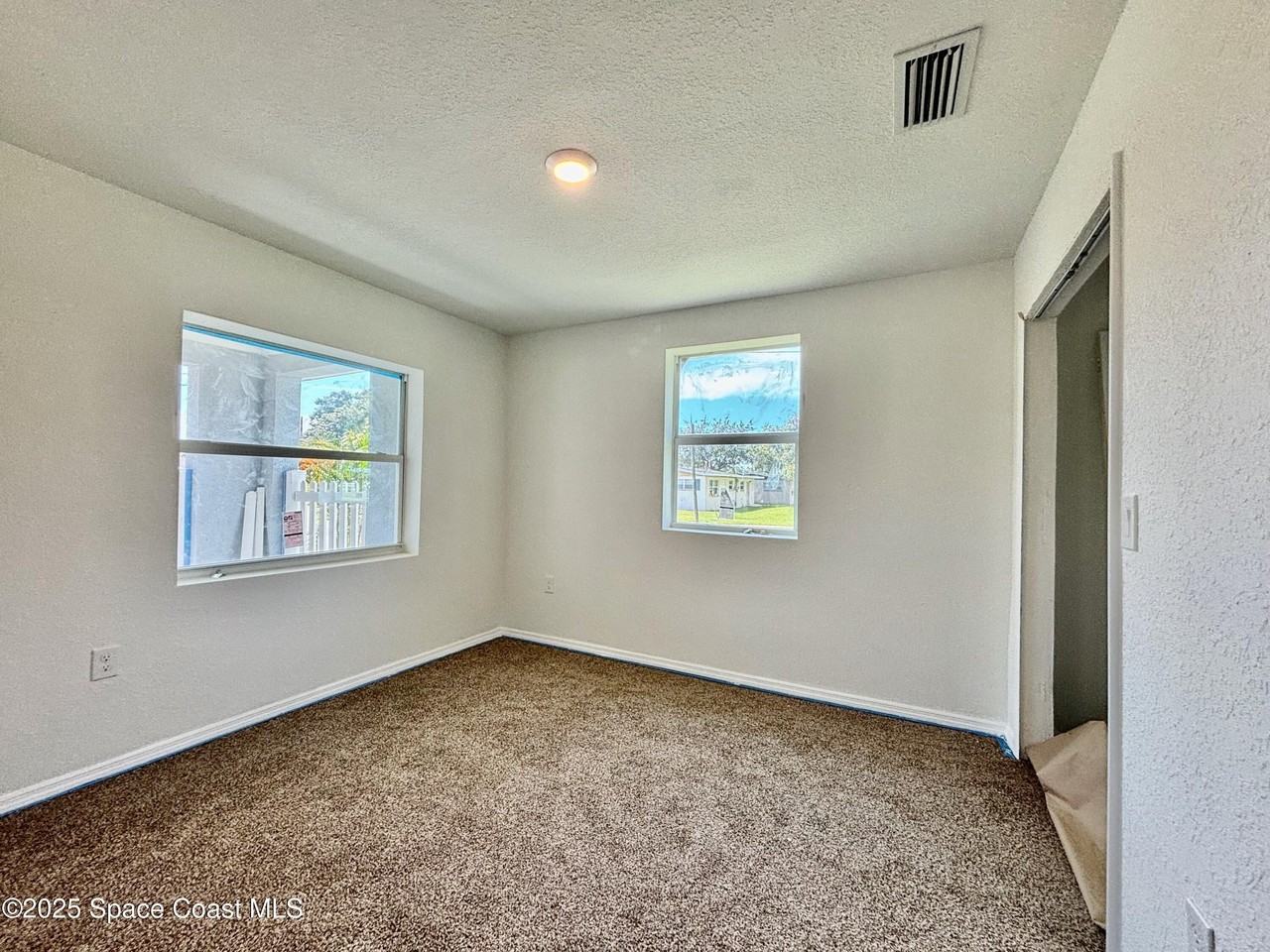 918 Wager Ave - Photo 4 of 10