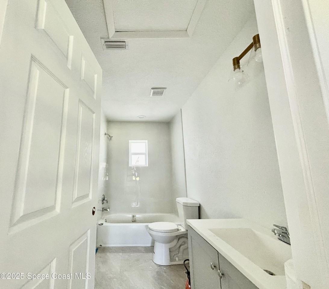 918 Wager Ave - Photo 7 of 10