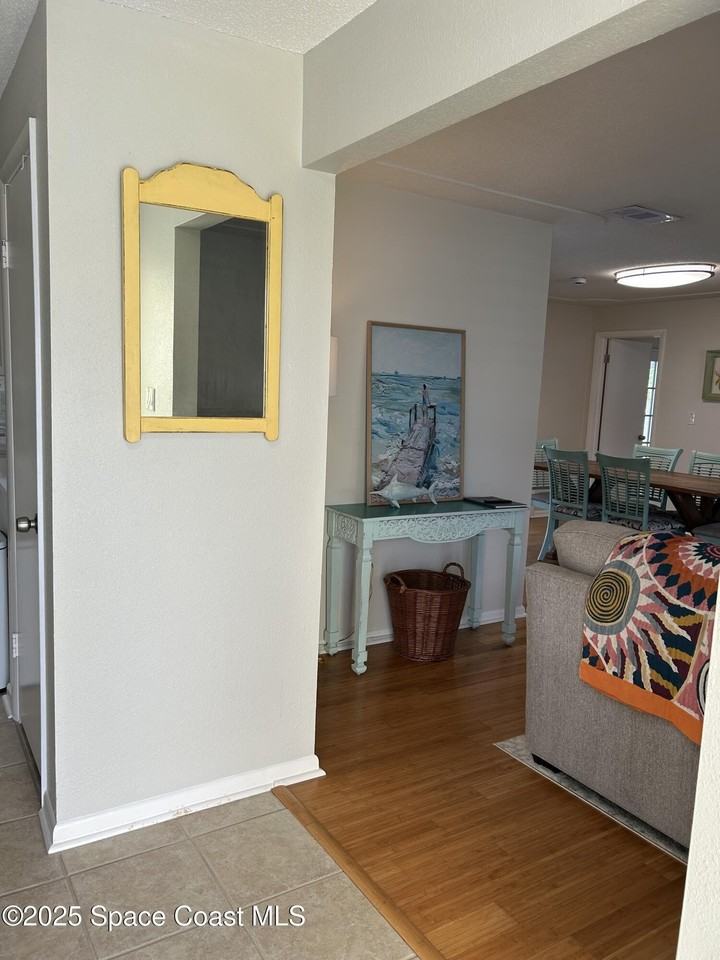 1380 Holiday Boulevard - Photo 3 of 43