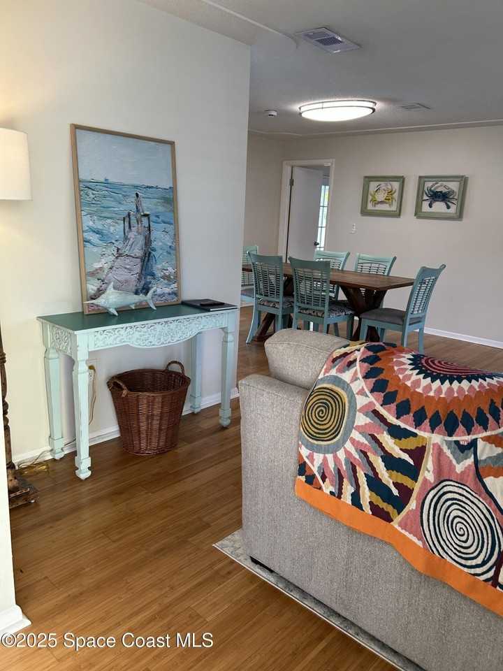 1380 Holiday Boulevard - Photo 4 of 43