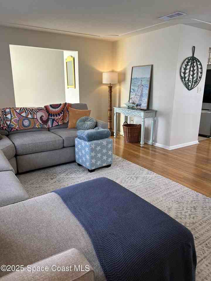 1380 Holiday Boulevard - Photo 6 of 43