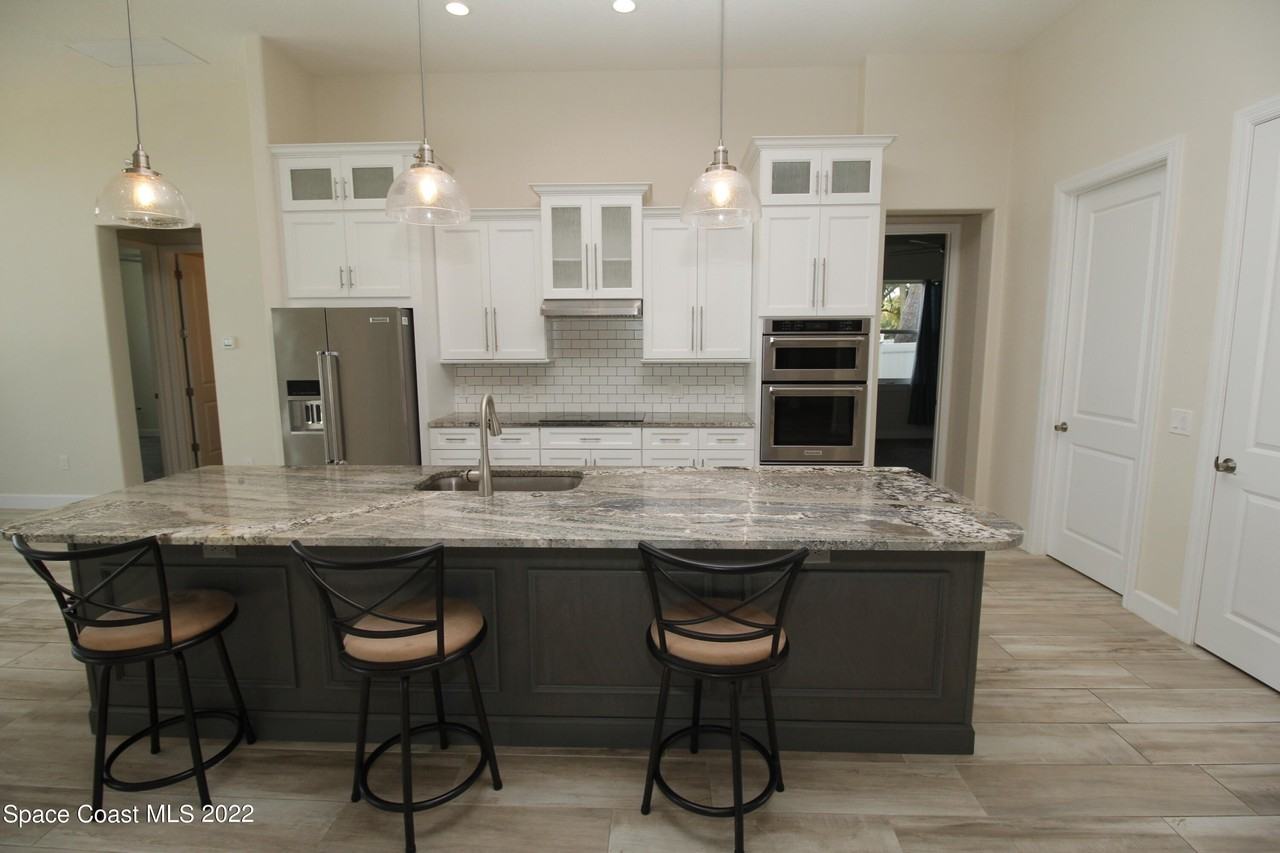 2345 Pineapple Avenue - Photo 4 of 30