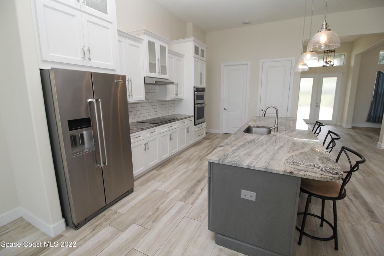 2345 Pineapple Avenue - Photo 5 of 30