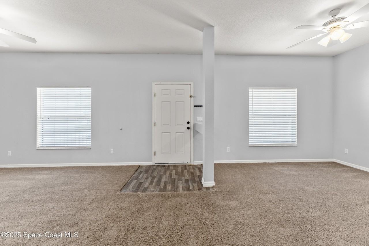 410 Eldron Boulevard Southeast - Photo 3 of 22