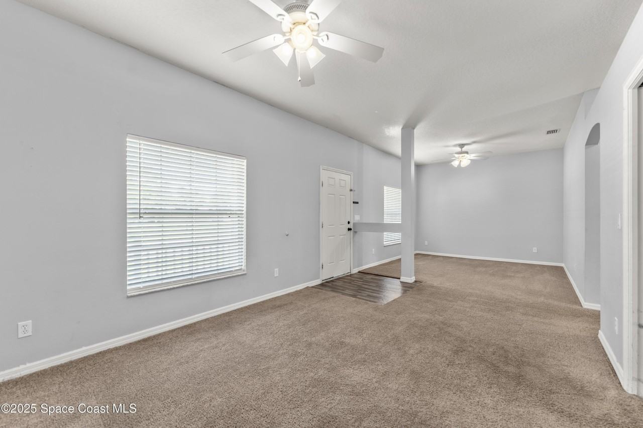 410 Eldron Boulevard Southeast - Photo 4 of 22