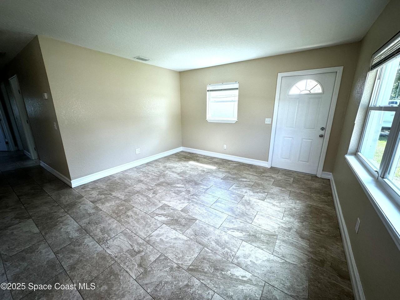 230 Crown Blvd - Photo 5 of 11