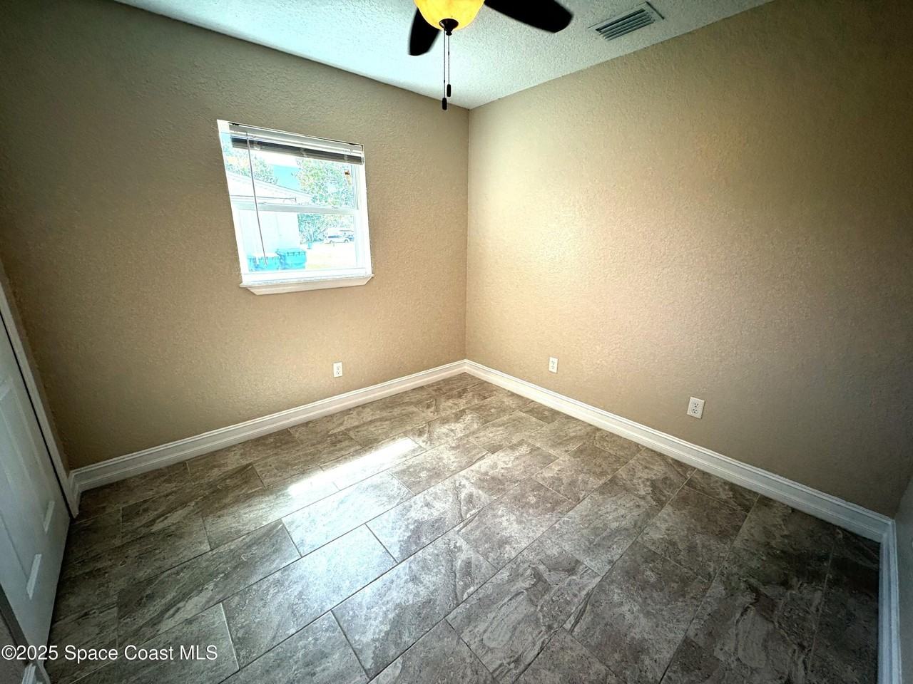 230 Crown Blvd - Photo 6 of 11