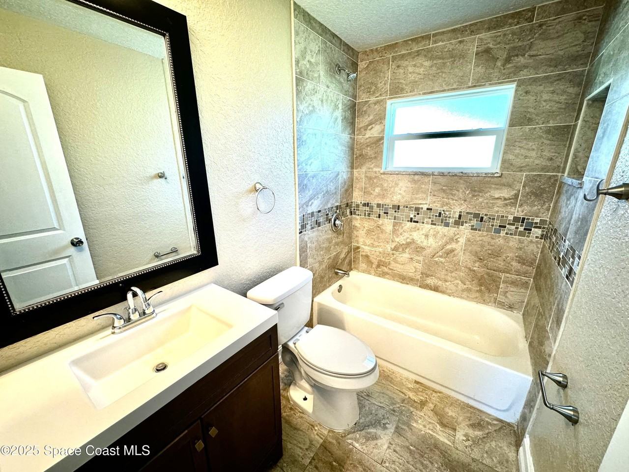 230 Crown Blvd - Photo 7 of 11