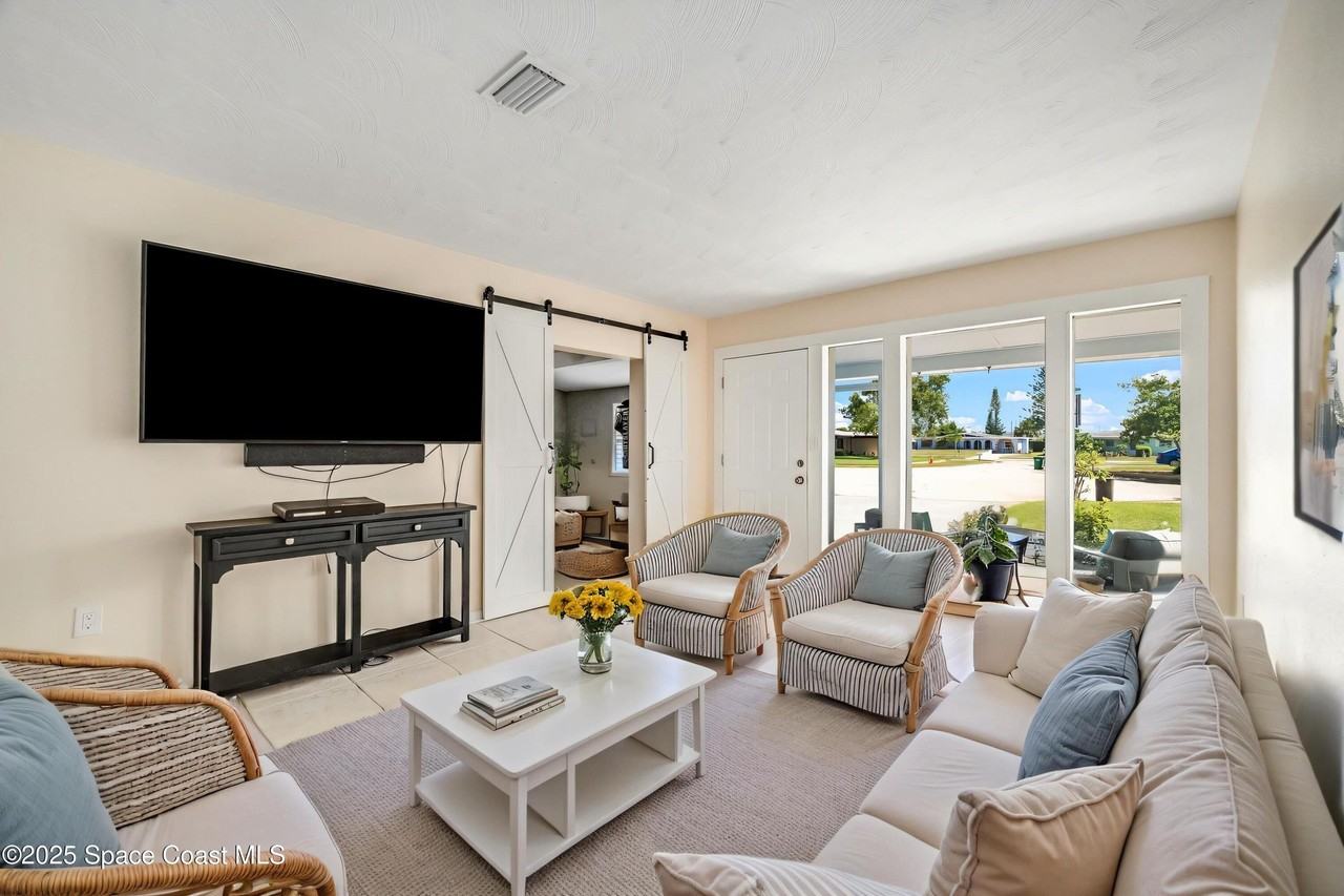 365 Hula Circle - Photo 2 of 31