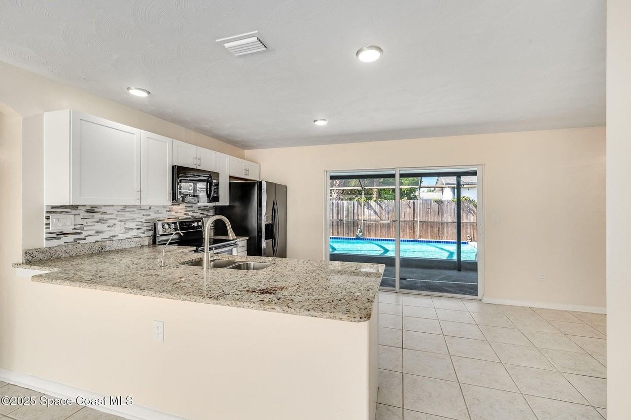 365 Hula Circle - Photo 7 of 31