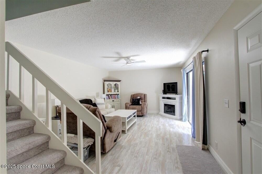 1717 Patty Cir Ne - Photo 3 of 35