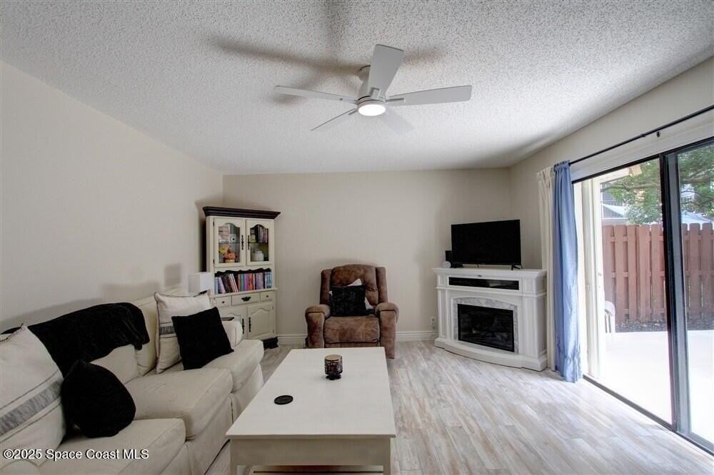 1717 Patty Cir Ne - Photo 4 of 35