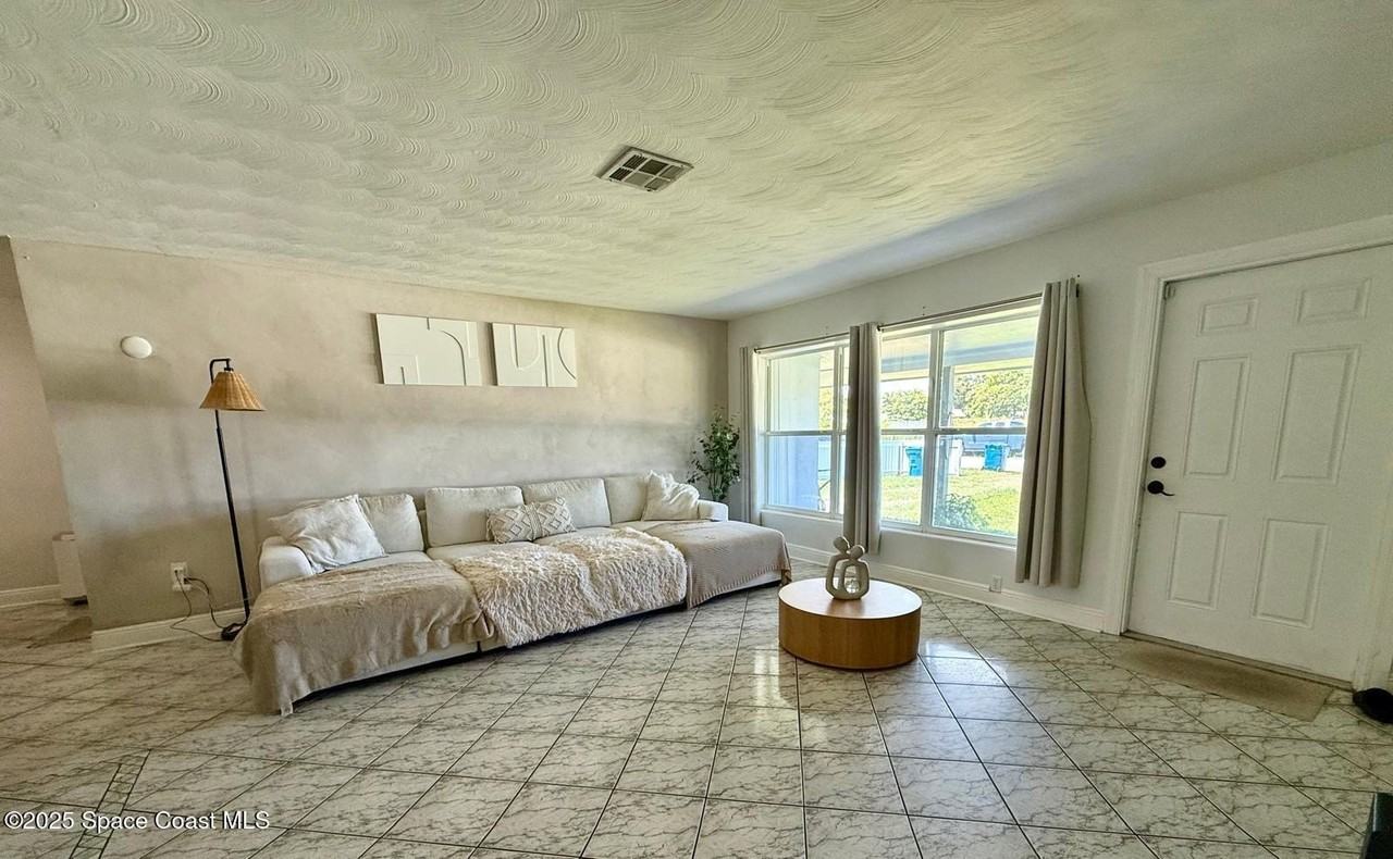 2394 Shenandoah Rd Ne - Photo 4 of 23