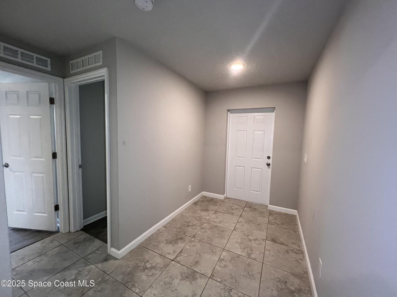 537 Cooper Ct - Photo 2 of 24