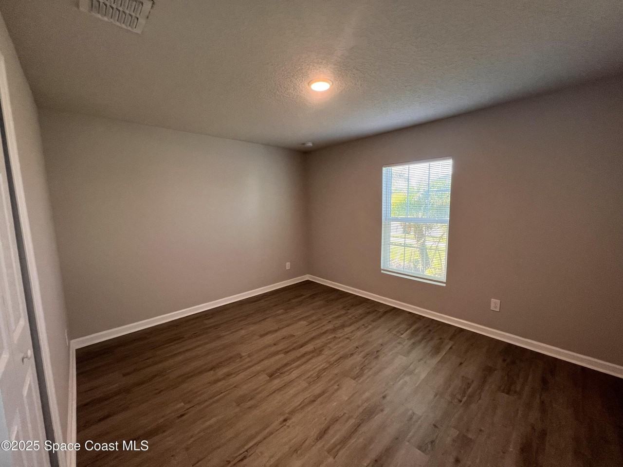 537 Cooper Ct - Photo 3 of 24