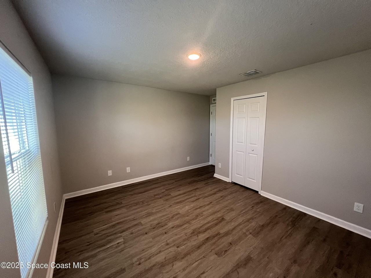 537 Cooper Ct - Photo 4 of 24