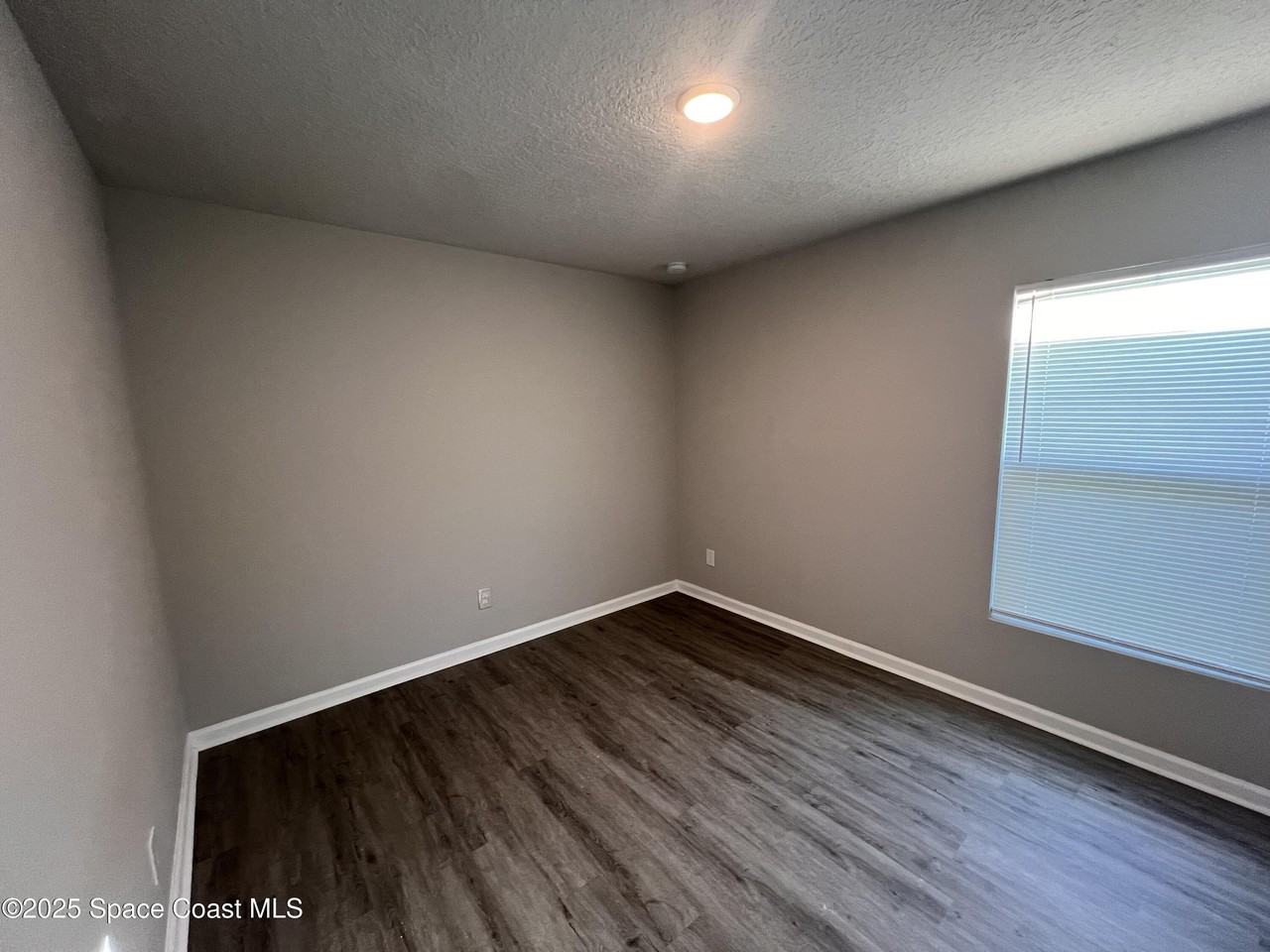 537 Cooper Ct - Photo 5 of 24