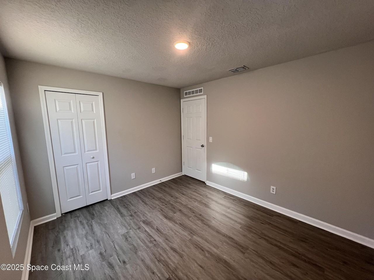 537 Cooper Ct - Photo 6 of 24