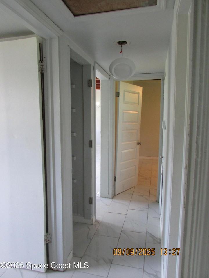 1647 Dixie Way - Photo 6 of 15