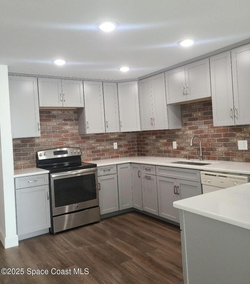 760 S Brevard Ave Apt 416 #416 - Photo 3 of 28