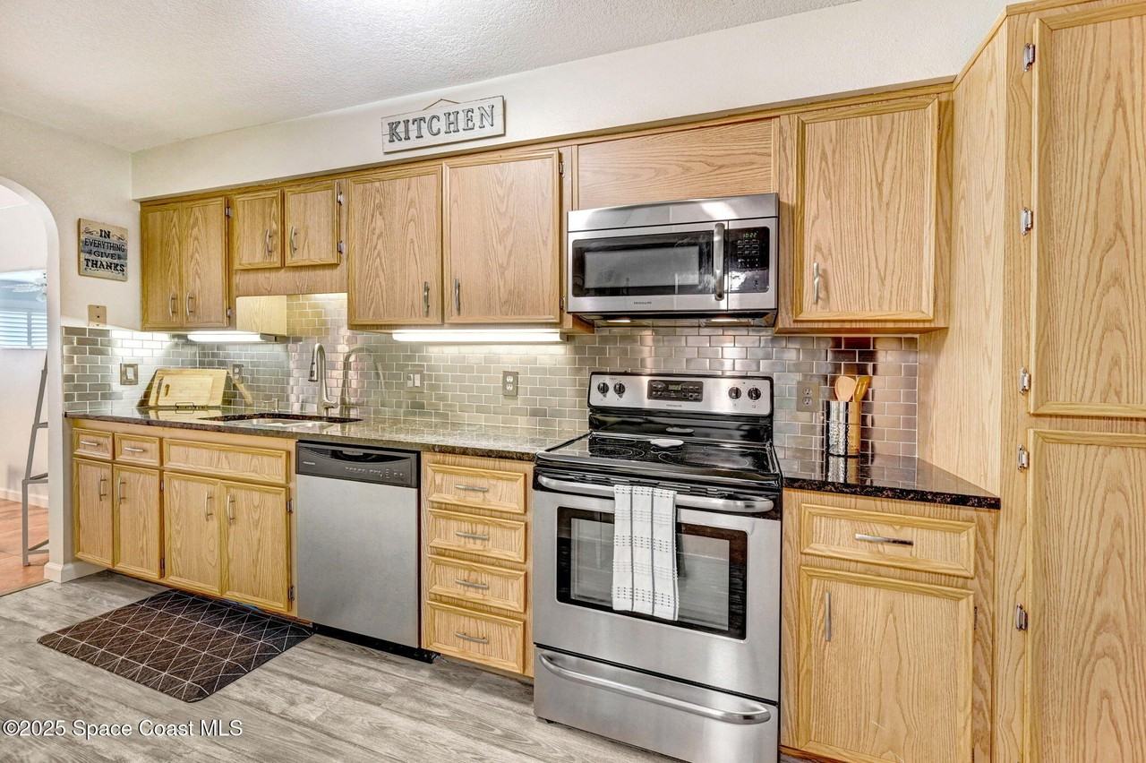 520 Palm Springs Boulevard #112 - Photo 5 of 30