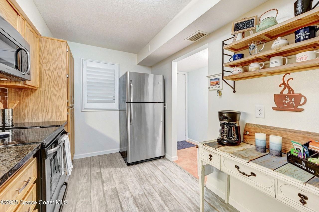 520 Palm Springs Boulevard #112 - Photo 6 of 30